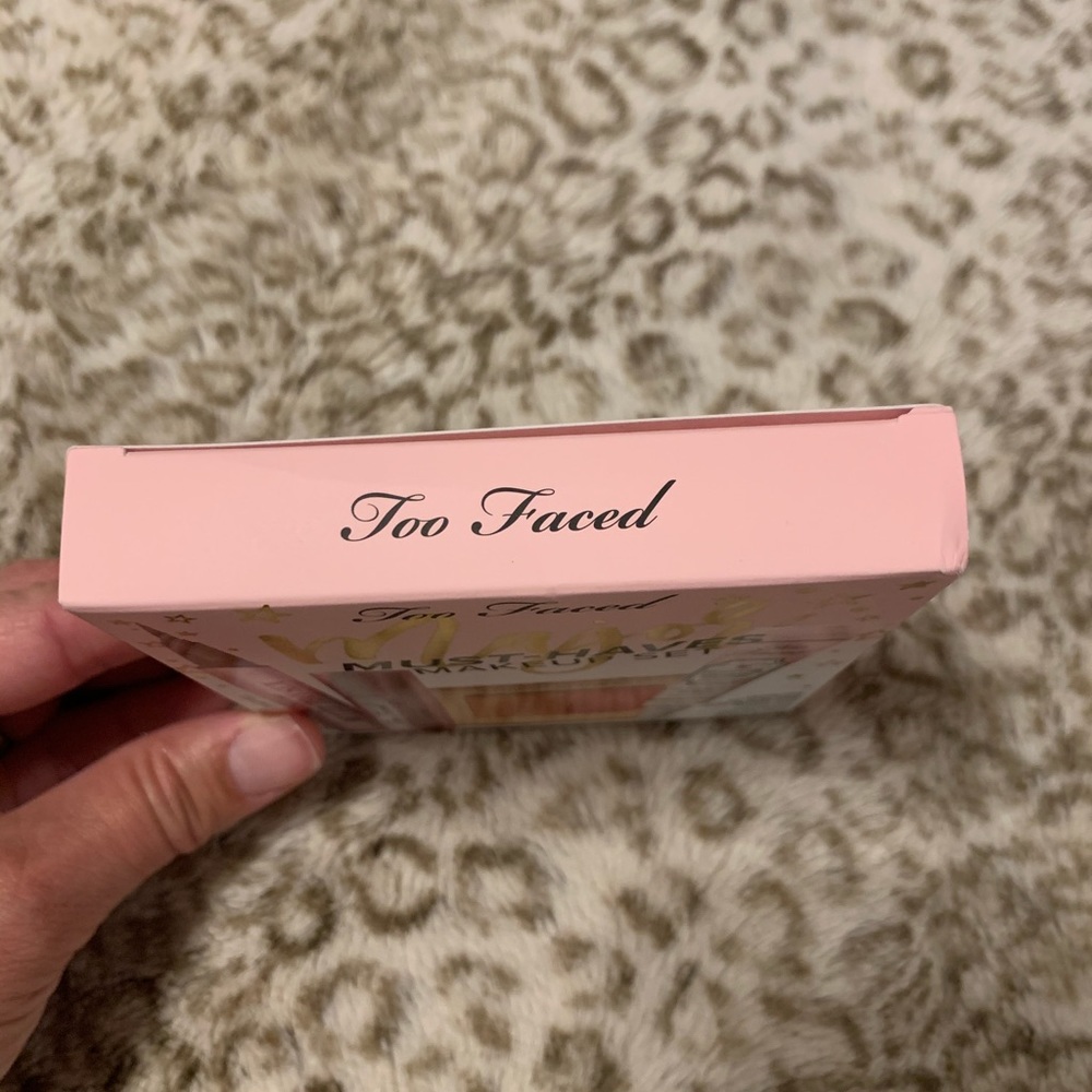 Too Faced makeup set - Picture 3 of 3